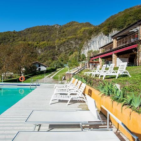 Beautiful Chalet With Swimming Pool In Lombardy Villa มาโรเน ภายนอก รูปภาพ