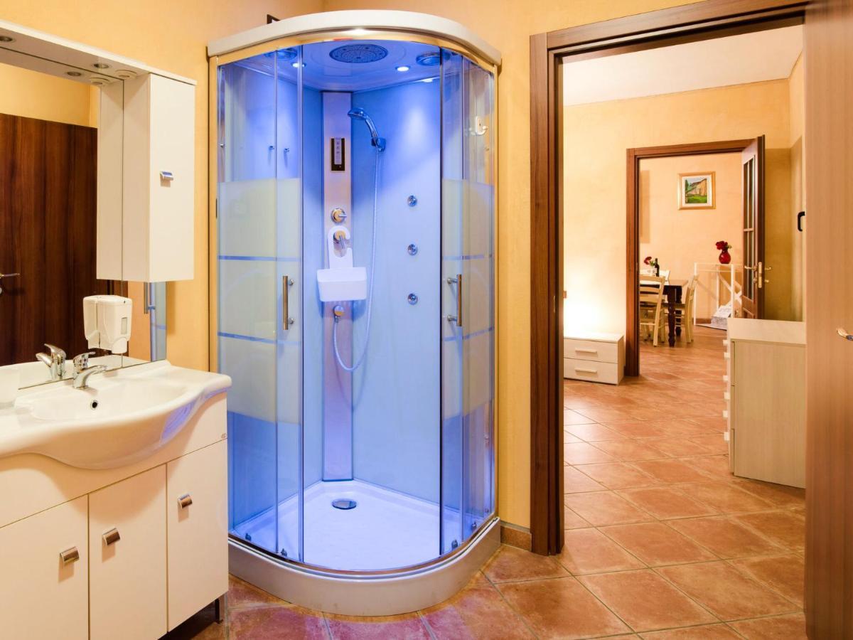 Beautiful Chalet With Swimming Pool In Lombardy Villa มาโรเน ภายนอก รูปภาพ