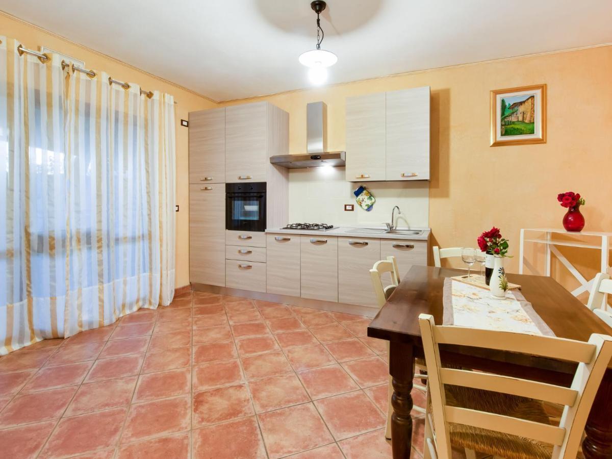 Beautiful Chalet With Swimming Pool In Lombardy Villa มาโรเน ภายนอก รูปภาพ
