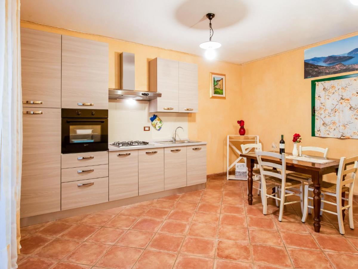 Beautiful Chalet With Swimming Pool In Lombardy Villa มาโรเน ภายนอก รูปภาพ