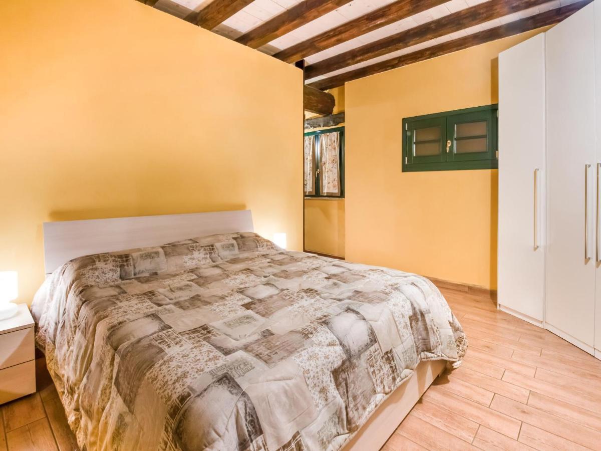 Beautiful Chalet With Swimming Pool In Lombardy Villa มาโรเน ภายนอก รูปภาพ