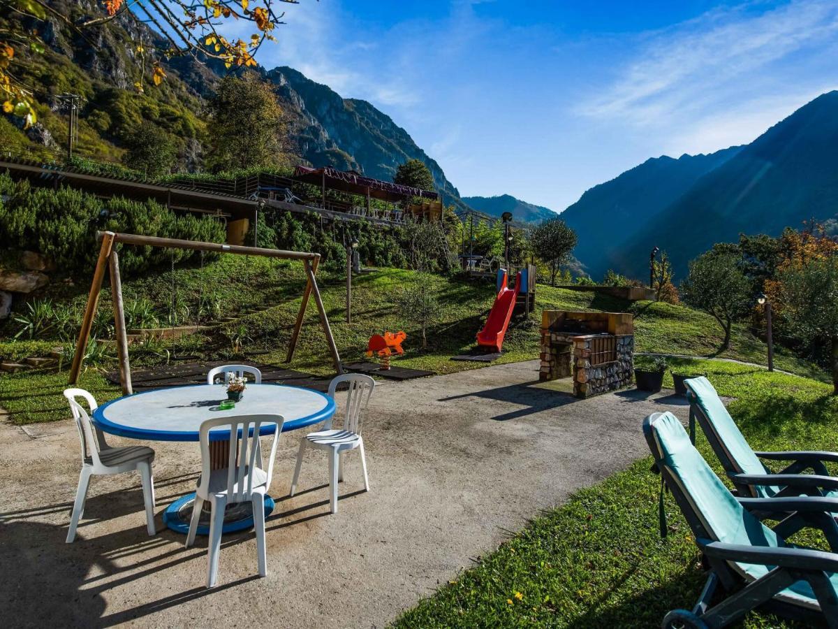 Beautiful Chalet With Swimming Pool In Lombardy Villa มาโรเน ภายนอก รูปภาพ