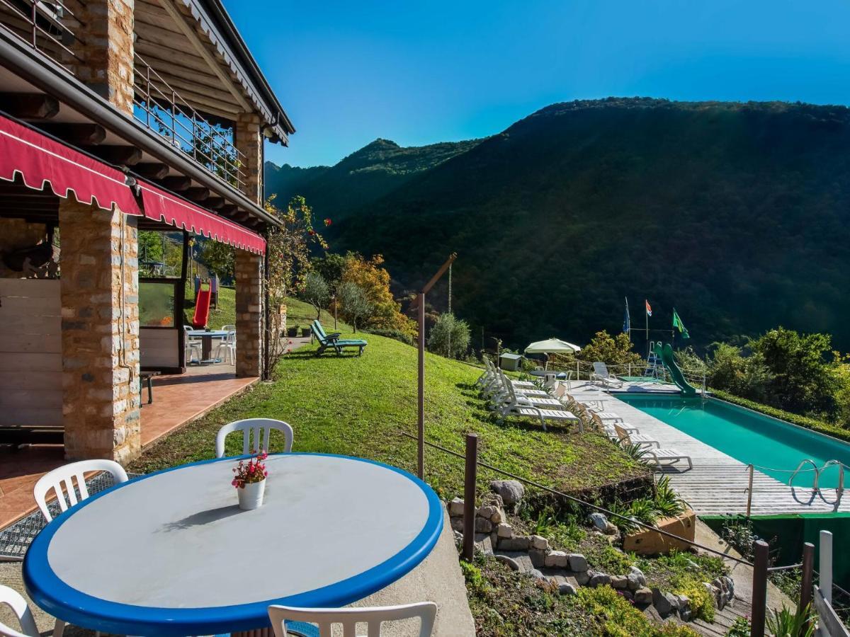 Beautiful Chalet With Swimming Pool In Lombardy Villa มาโรเน ภายนอก รูปภาพ