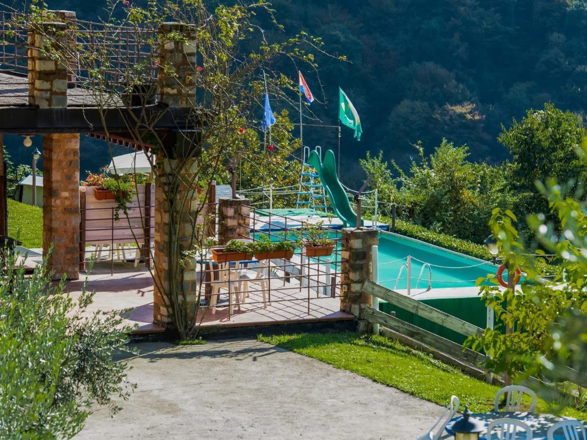 Beautiful Chalet With Swimming Pool In Lombardy Villa มาโรเน ภายนอก รูปภาพ